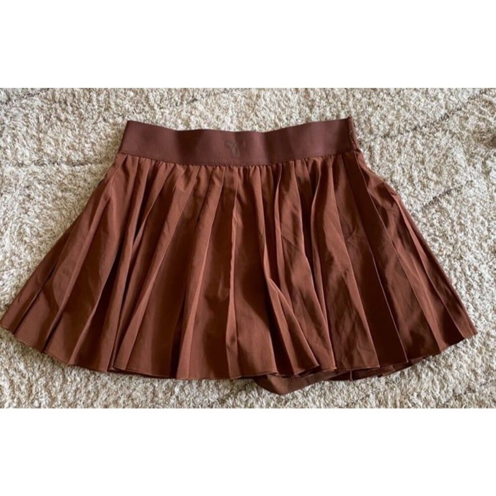 Aritzia flowy Tennis rust brown Tna skirt size small
